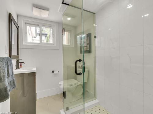 7 Cluney Place, London, ON - Indoor Photo Showing Bathroom
