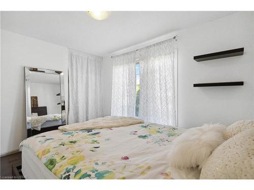 12-601 Grenfell Drive, London, ON - Indoor Photo Showing Bedroom