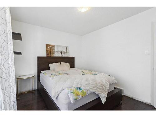 12-601 Grenfell Drive, London, ON - Indoor Photo Showing Bedroom