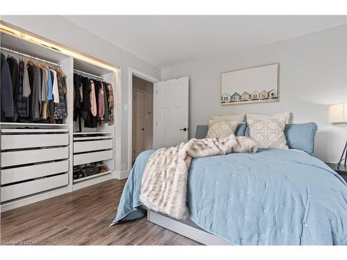 141 Barker Street, London, ON - Indoor Photo Showing Bedroom