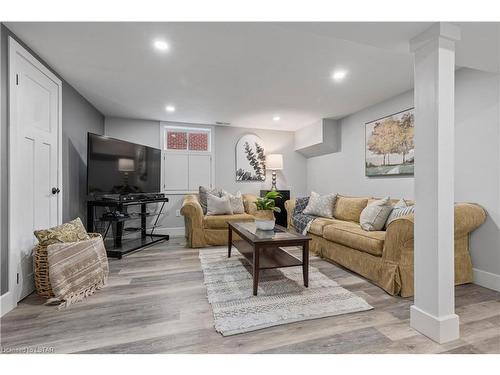 141 Barker Street, London, ON - Indoor Photo Showing Living Room