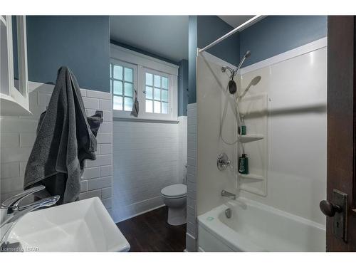 584 Rosedale Street, London, ON - Indoor Photo Showing Bathroom