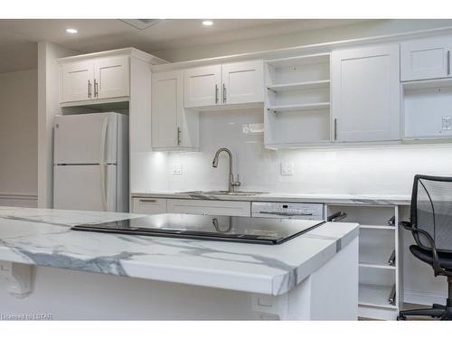 34-50 Fiddlers Green Road, London, ON - Indoor Photo Showing Kitchen