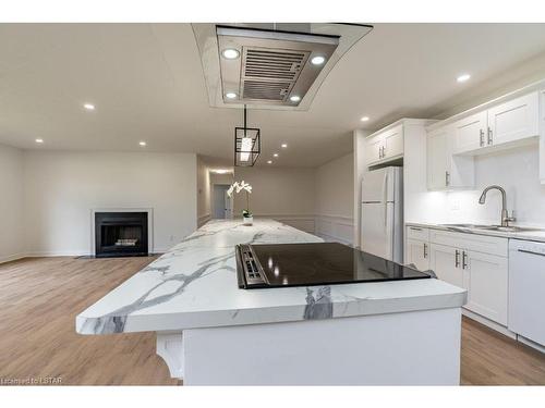 34-50 Fiddlers Green Road, London, ON - Indoor Photo Showing Kitchen With Upgraded Kitchen