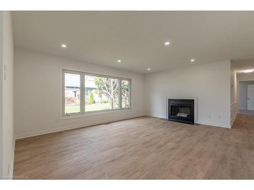 34-50 Fiddlers Green Road, London, ON - Indoor Photo Showing Living Room With Fireplace