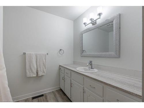 34-50 Fiddlers Green Road, London, ON - Indoor Photo Showing Bathroom