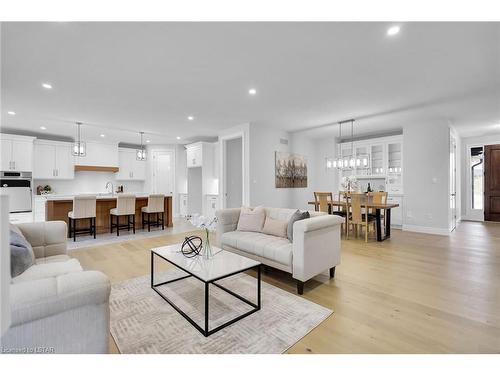 948 Eagletrace Drive, London, ON - Indoor Photo Showing Living Room