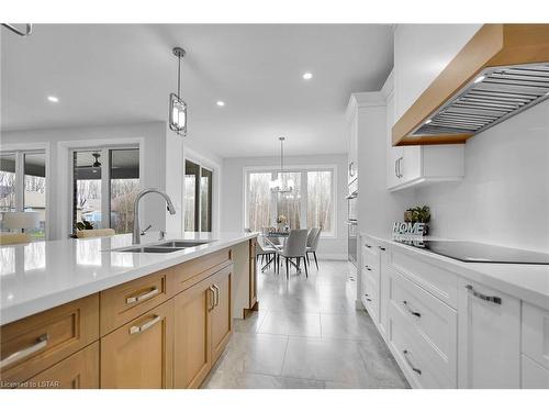 948 Eagletrace Drive, London, ON - Indoor Photo Showing Kitchen With Double Sink With Upgraded Kitchen