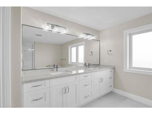 948 Eagletrace Drive, London, ON - Indoor Photo Showing Bathroom