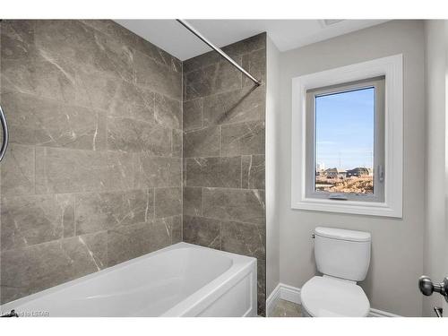 948 Eagletrace Drive, London, ON - Indoor Photo Showing Bathroom