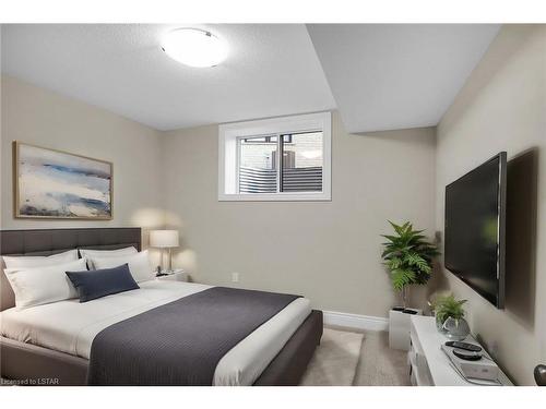 948 Eagletrace Drive, London, ON - Indoor Photo Showing Bedroom