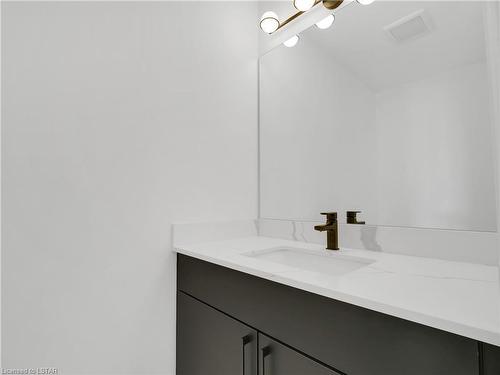 11-3900 Savoy Street, London, ON - Indoor Photo Showing Bathroom