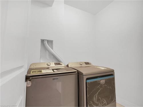 11-3900 Savoy Street, London, ON - Indoor Photo Showing Laundry Room