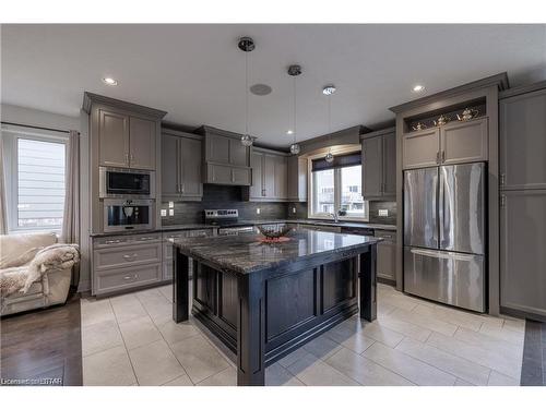 6696 Raleigh Boulevard, London, ON - Indoor Photo Showing Kitchen With Upgraded Kitchen