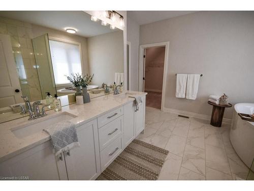 776 Zaifman Circle Circle, London, ON - Indoor Photo Showing Bathroom