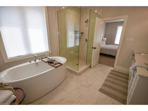 776 Zaifman Circle Circle, London, ON - Indoor Photo Showing Bathroom