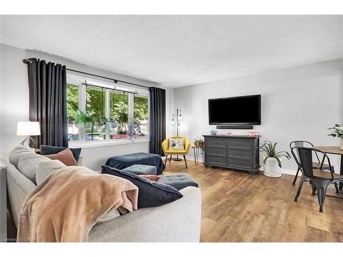 26 Cartier Road, London, ON - Indoor Photo Showing Living Room