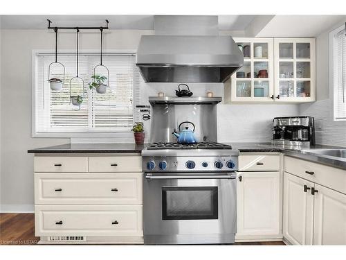 26 Cartier Road, London, ON - Indoor Photo Showing Kitchen