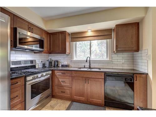 1316 Rideau Lane, London, ON - Indoor Photo Showing Kitchen With Double Sink