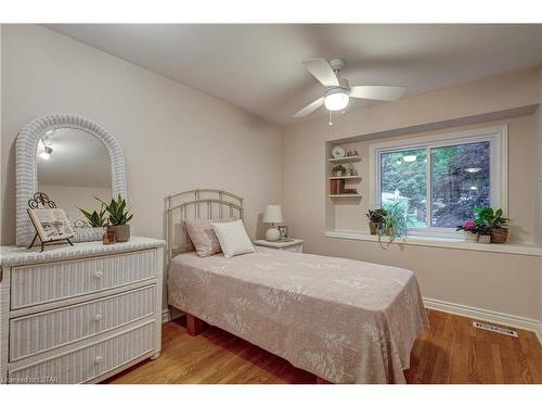 1316 Rideau Lane, London, ON - Indoor Photo Showing Bedroom