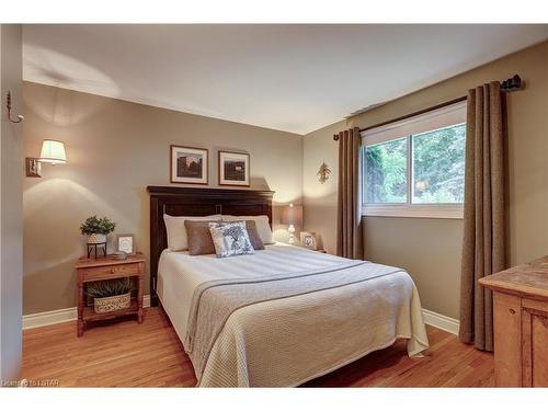 1316 Rideau Lane, London, ON - Indoor Photo Showing Bedroom