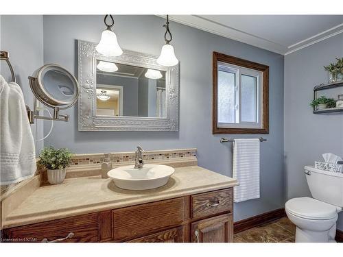 1316 Rideau Lane, London, ON - Indoor Photo Showing Bathroom