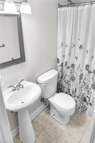 1394 Erindale Crescent, London, ON - Indoor Photo Showing Bathroom