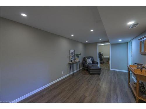 74 Guildford Court, London, ON - Indoor Photo Showing Other Room
