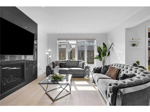 1681 Brayford Avenue, London, ON - Indoor Photo Showing Living Room With Fireplace