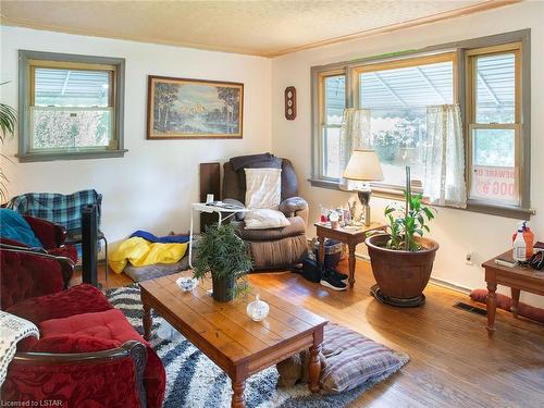 52 Marlborough Avenue, London, ON - Indoor Photo Showing Living Room