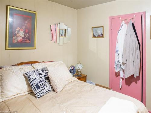 52 Marlborough Avenue, London, ON - Indoor Photo Showing Bedroom