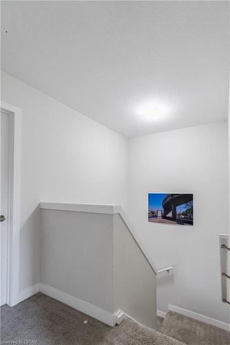 964 West Village Square, London, ON - Indoor Photo Showing Other Room
