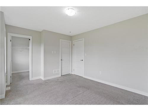 964 West Village Square, London, ON - Indoor Photo Showing Other Room