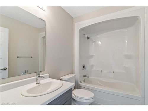 964 West Village Square, London, ON - Indoor Photo Showing Bathroom