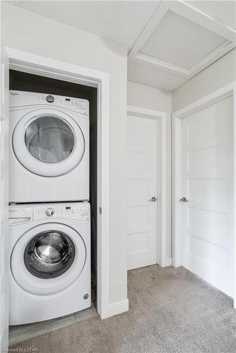 964 West Village Square, London, ON - Indoor Photo Showing Laundry Room