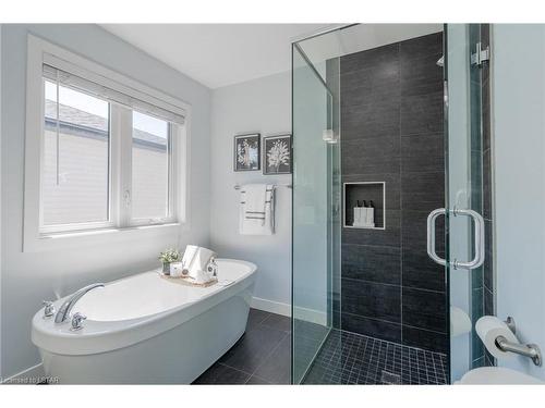 1296 Twilite Boulevard, London, ON - Indoor Photo Showing Bathroom