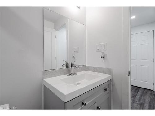 1296 Twilite Boulevard, London, ON - Indoor Photo Showing Bathroom