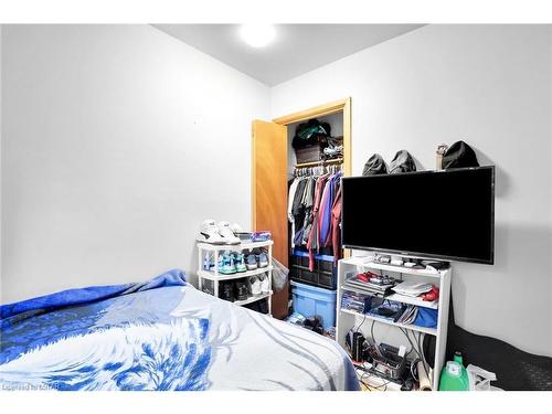 18 Jena Crescent, London, ON - Indoor Photo Showing Bedroom
