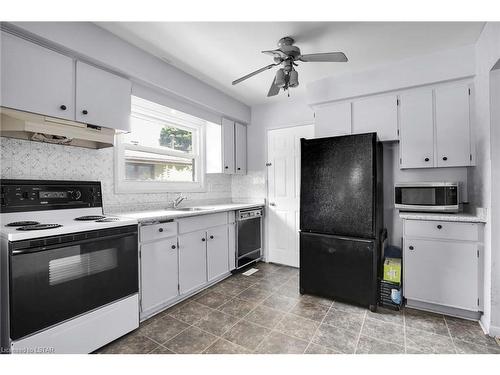 18 Jena Crescent, London, ON - Indoor Photo Showing Kitchen With Double Sink
