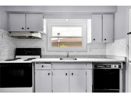 18 Jena Crescent, London, ON - Indoor Photo Showing Kitchen