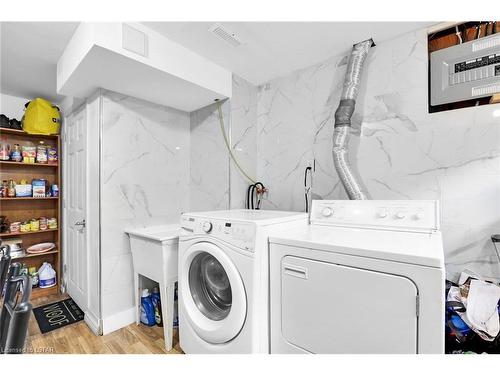 18 Jena Crescent, London, ON - Indoor Photo Showing Laundry Room