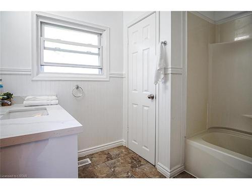 337 Fairview Avenue, London, ON - Indoor Photo Showing Bathroom