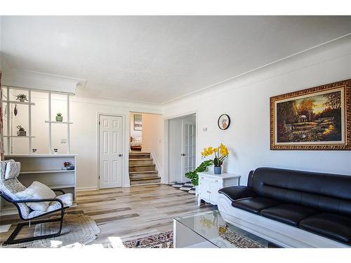 337 Fairview Avenue, London, ON - Indoor Photo Showing Living Room