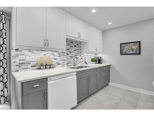 75-50 Fiddlers Green Road, London, ON - Indoor Photo Showing Kitchen With Double Sink