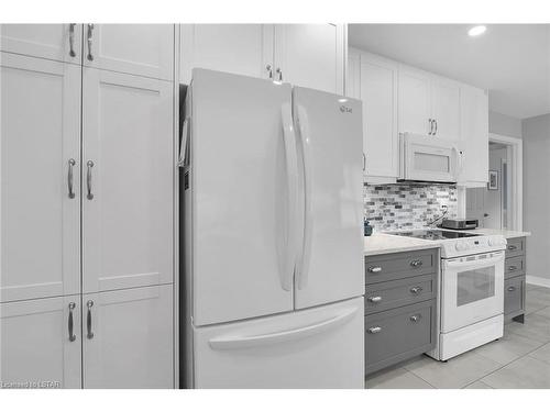 75-50 Fiddlers Green Road, London, ON - Indoor Photo Showing Kitchen