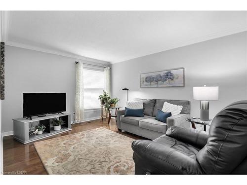 75-50 Fiddlers Green Road, London, ON - Indoor Photo Showing Living Room