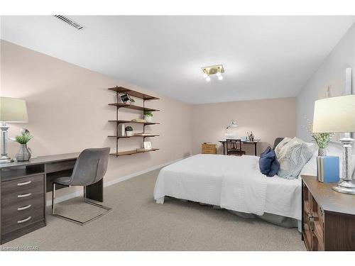 75-50 Fiddlers Green Road, London, ON - Indoor Photo Showing Bedroom