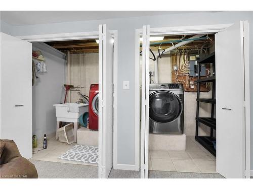 75-50 Fiddlers Green Road, London, ON - Indoor Photo Showing Laundry Room