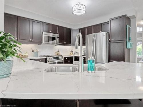 990 Foxcreek Road, London, ON - Indoor Photo Showing Kitchen With Upgraded Kitchen