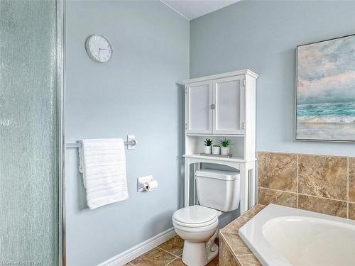 990 Foxcreek Road, London, ON - Indoor Photo Showing Bathroom